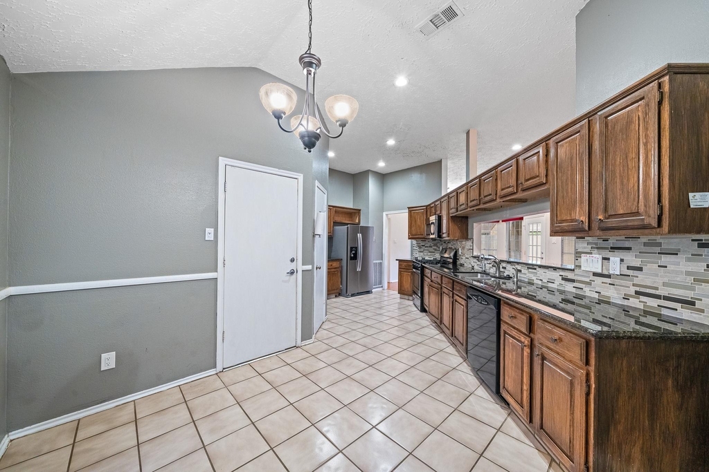 18123 Lake Bend Drive - Photo 8