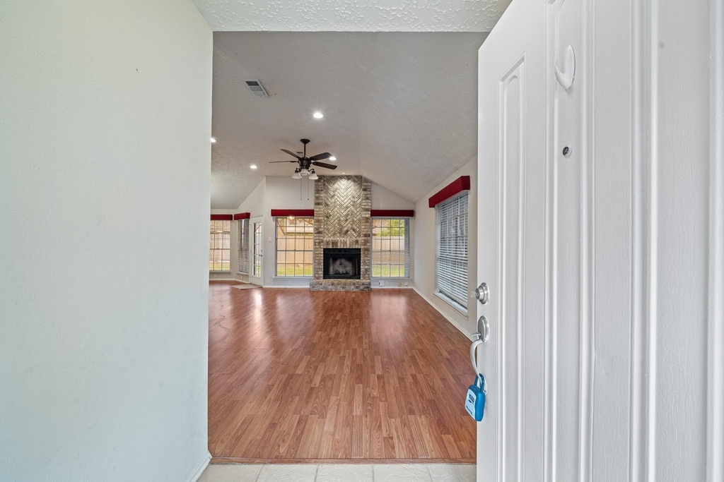 18123 Lake Bend Drive - Photo 3