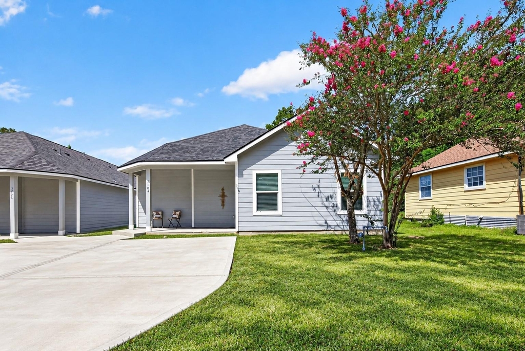 310 W Watson Street - Photo 2
