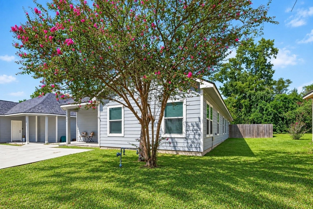 310 W Watson Street - Photo 3