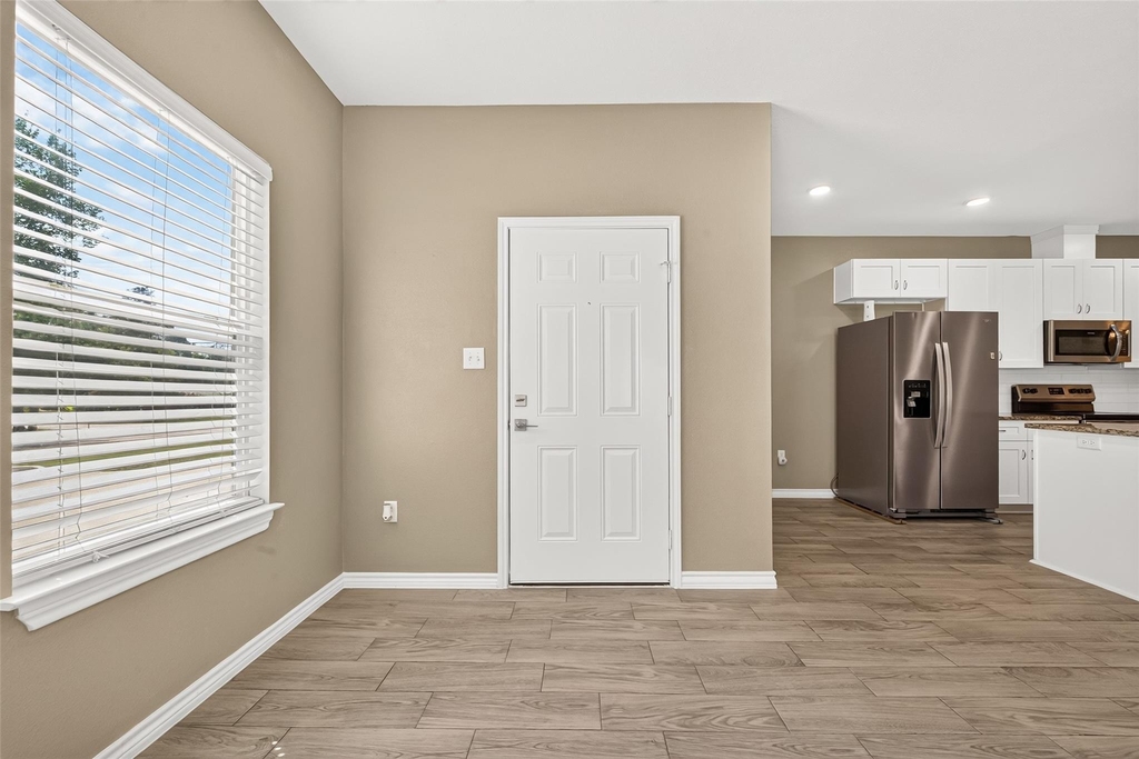 310 W Watson Street - Photo 5