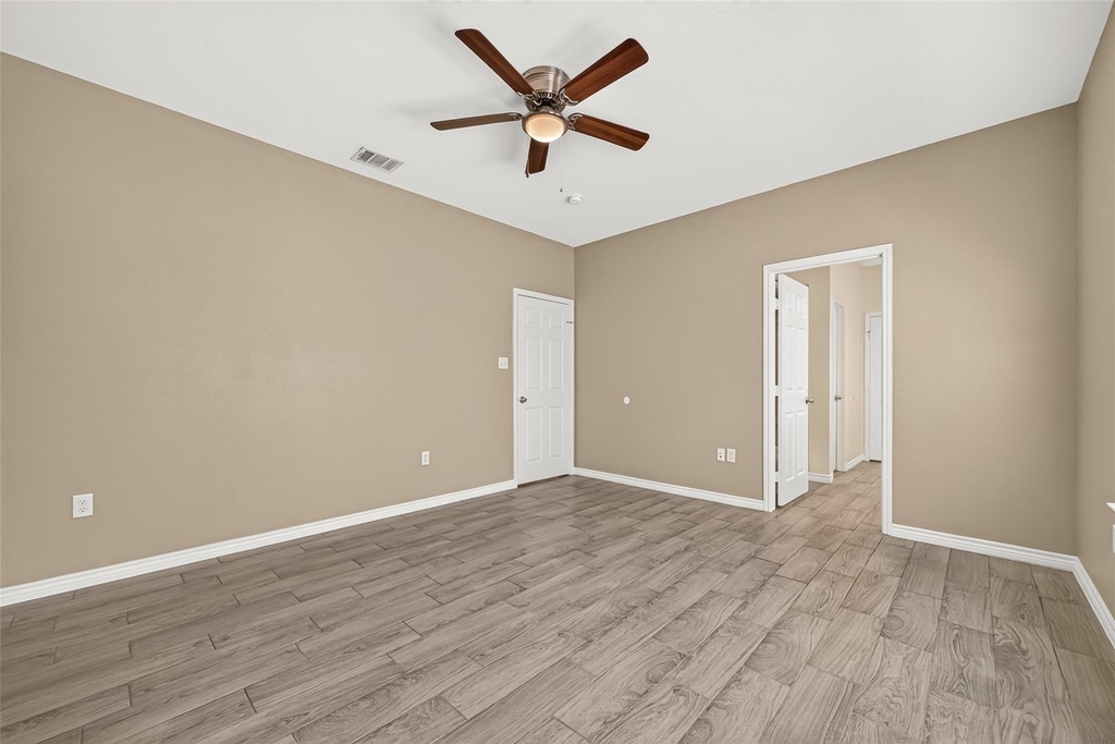310 W Watson Street - Photo 17