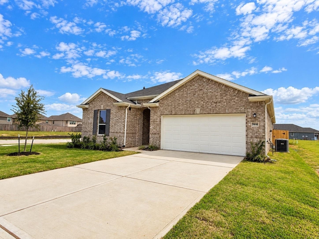 7818 Rustic Lariat Dr - Photo 2