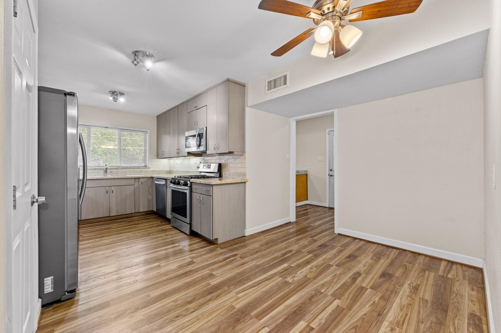 10613 Willowgrove Drive - Photo 11