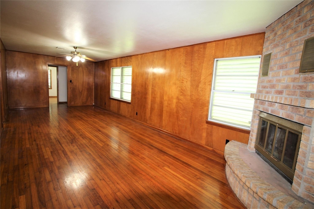 2428 Corbett Street - Photo 2