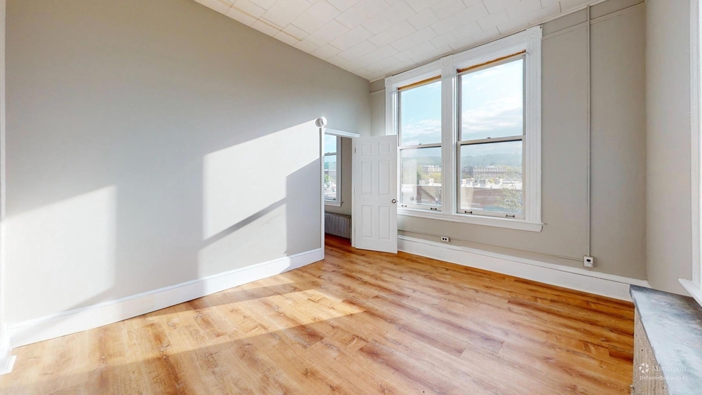 101 Main - Photo 2