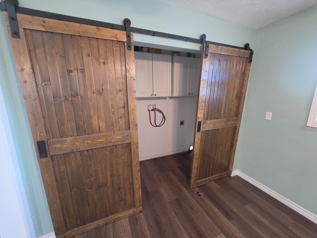 911 43rd Street - Photo 12