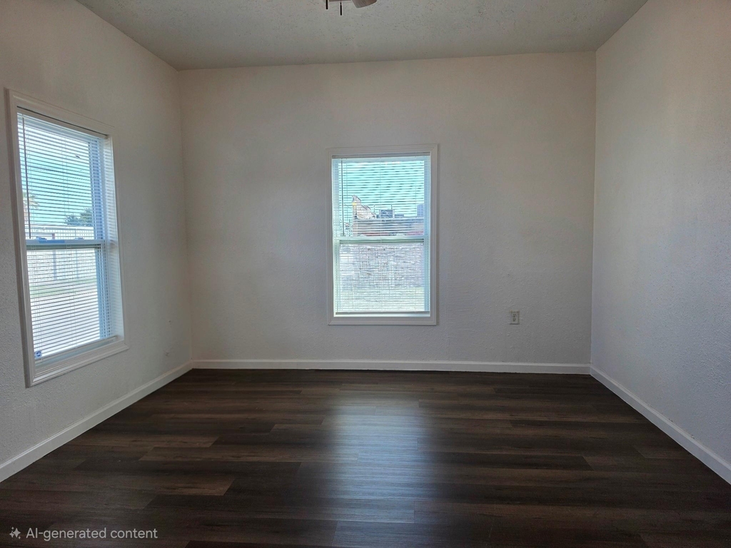 911 43rd Street - Photo 9