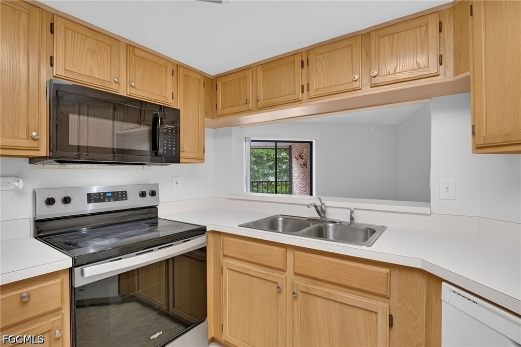 9648 Windsor Gardens Lane - Photo 7