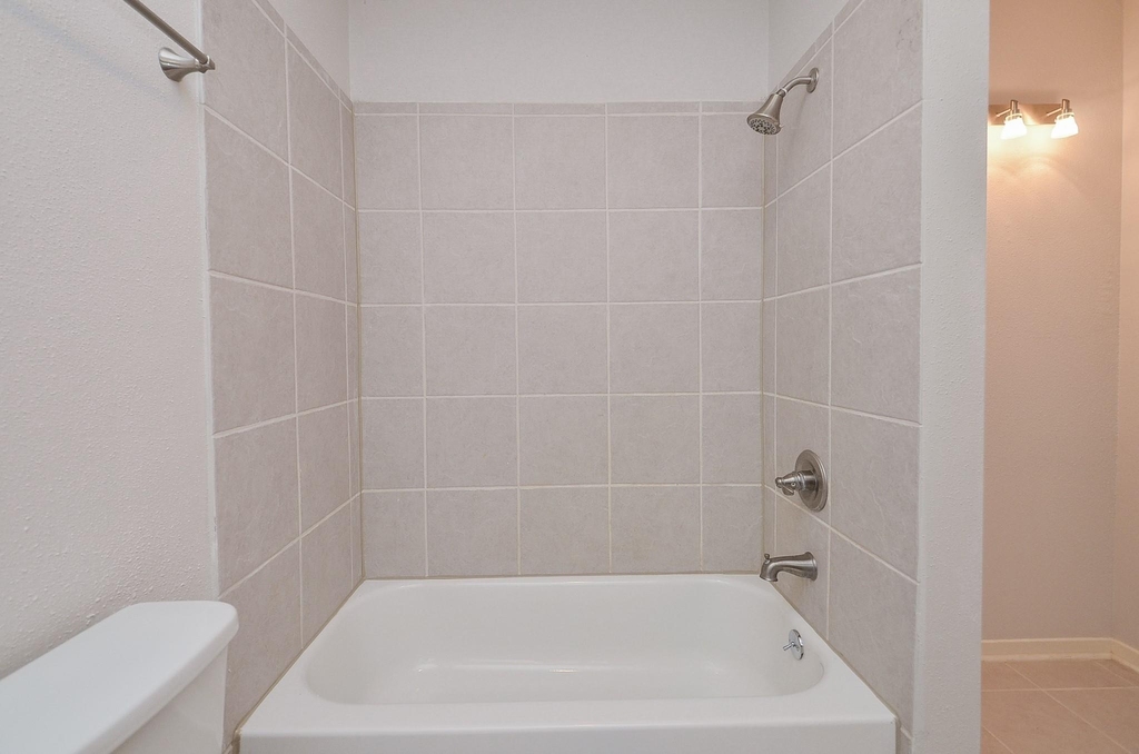 1549 W Sam Houston Parkway S - Photo 18