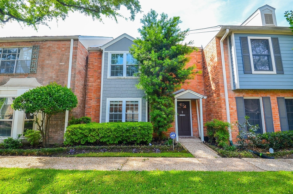 1549 W Sam Houston Parkway S - Photo 0