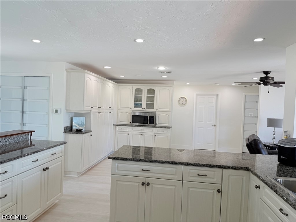 2025 Se 44th Street - Photo 11