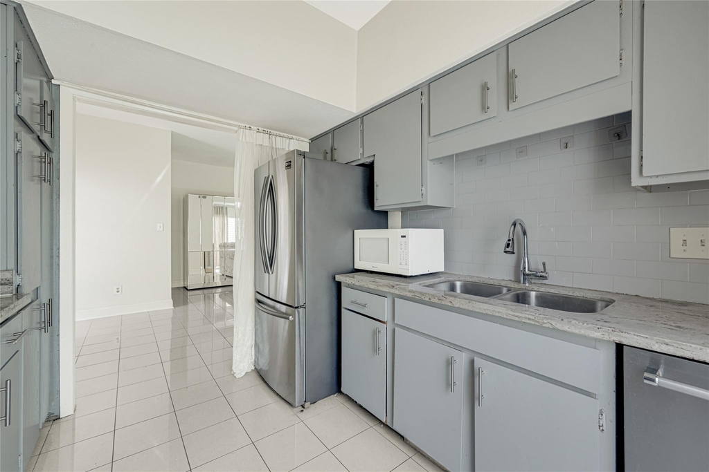 9809 Richmond Ave, Unit J-12 - Photo 8