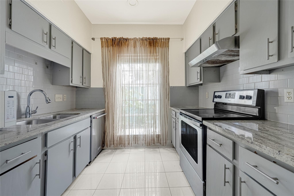 9809 Richmond Ave, Unit J-12 - Photo 7