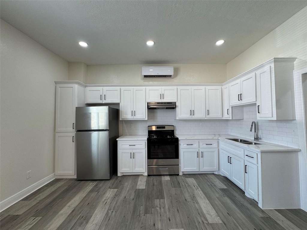 7210 Hemlock Street - Photo 1
