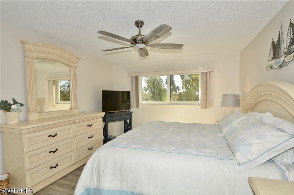 555 Park Shore Drive - Photo 16