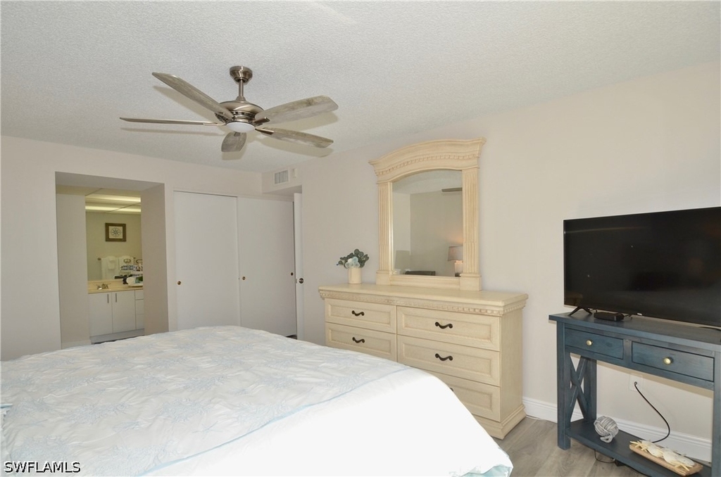 555 Park Shore Drive - Photo 17