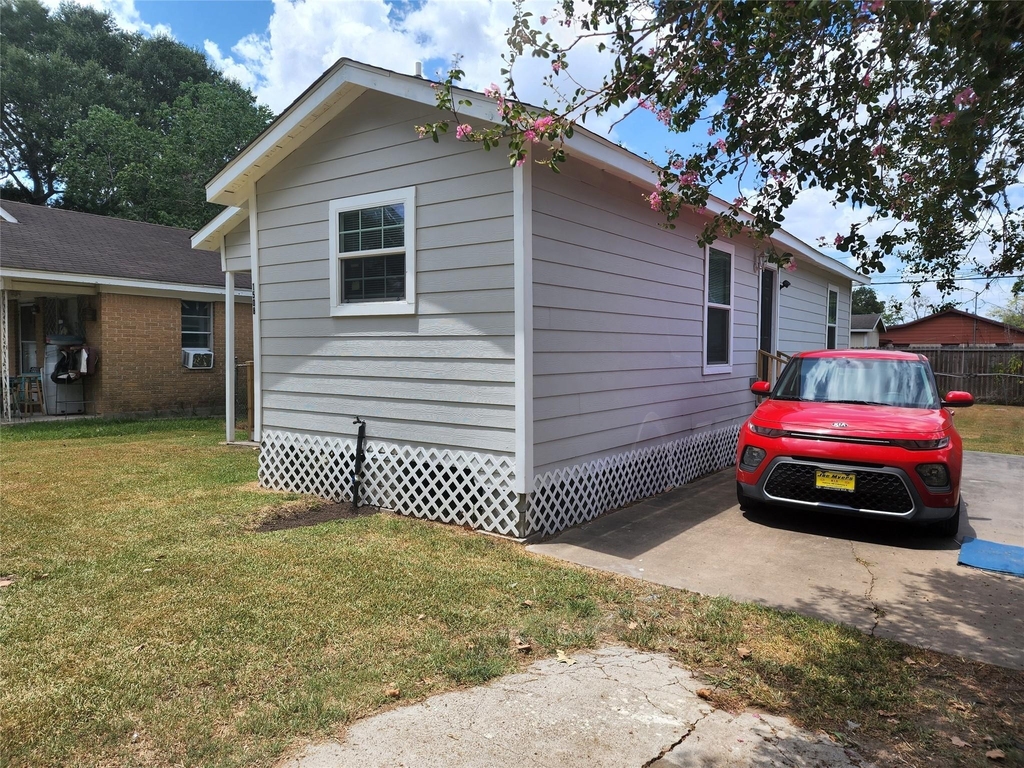 1508 Carver Avenue - Photo 0