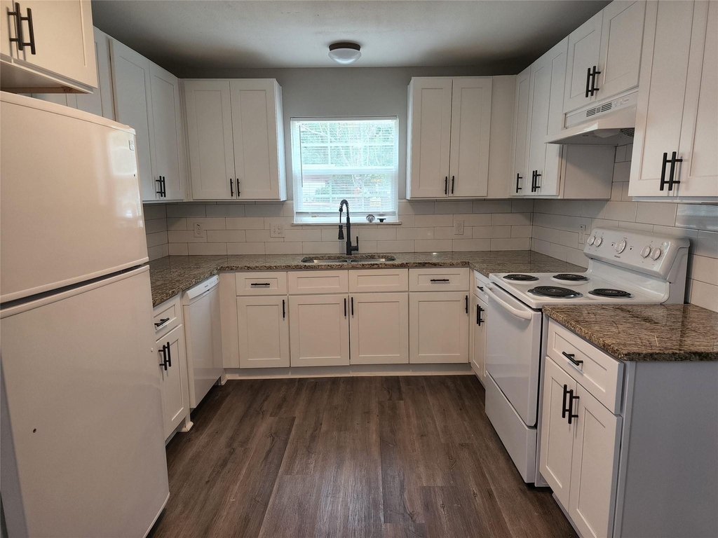 1508 Carver Avenue - Photo 1