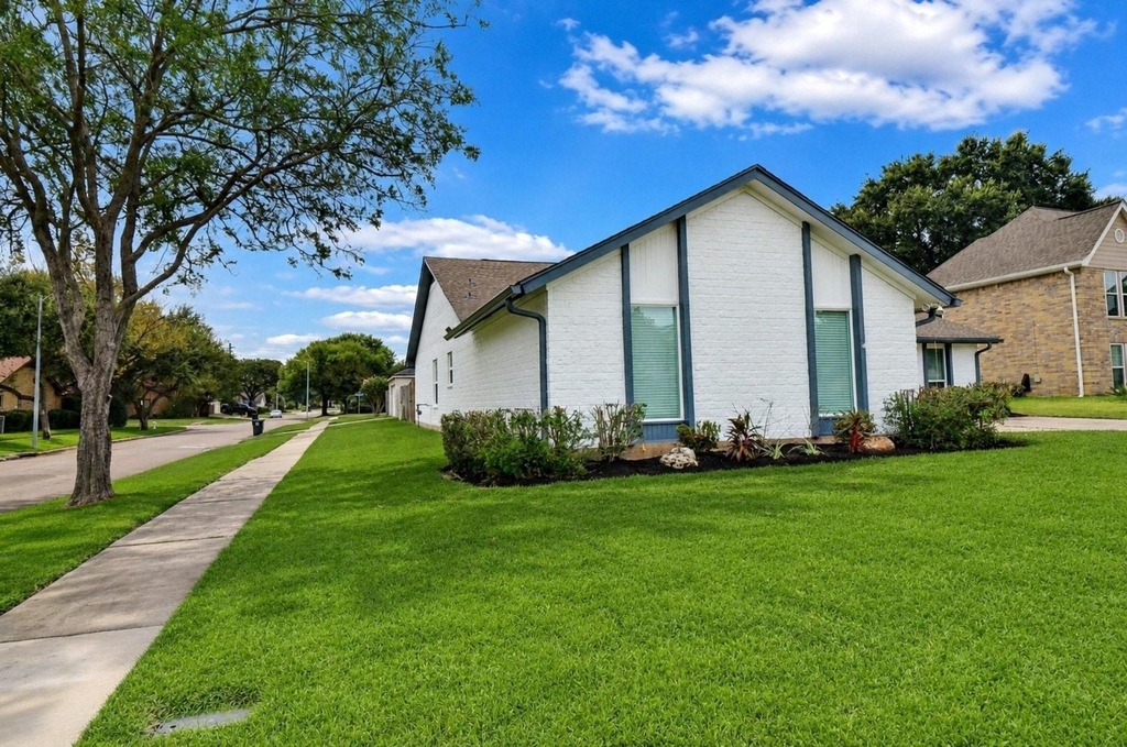 2903 Pepperwood - Photo 2