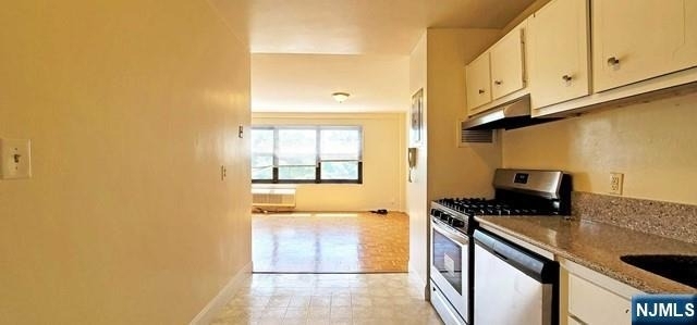 2348 Linwood - Photo 7