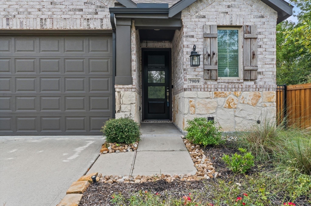 7909 Wild Thicket Drive - Photo 2