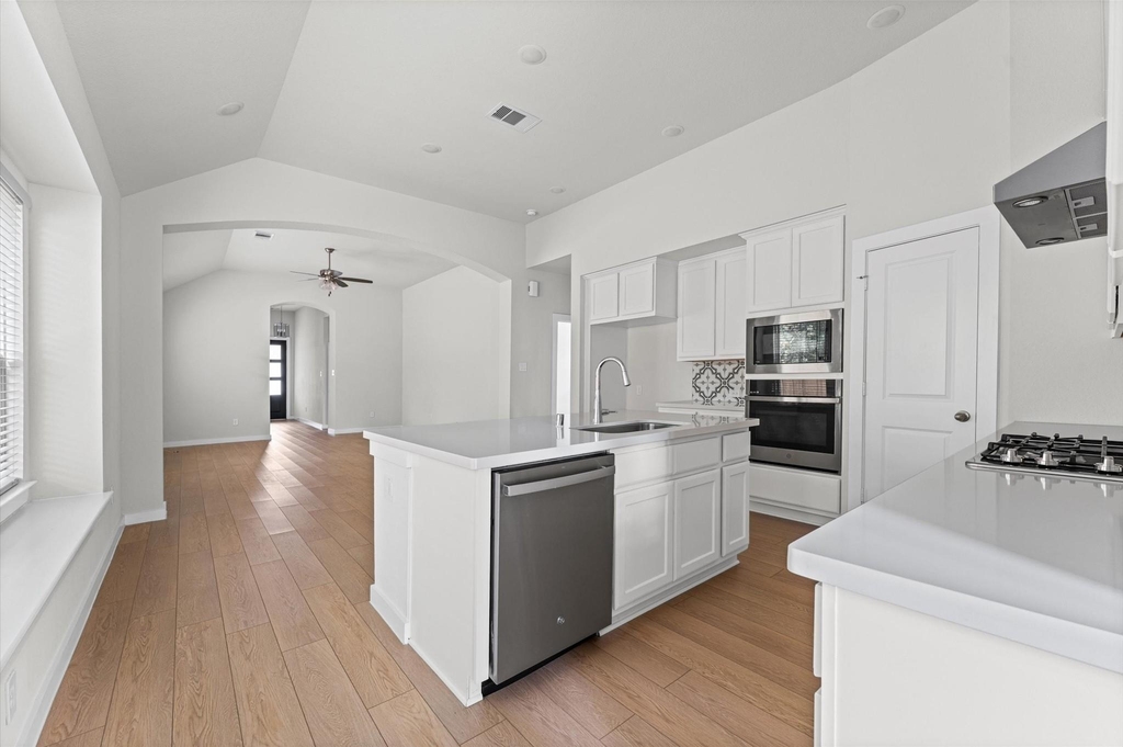 7909 Wild Thicket Drive - Photo 12