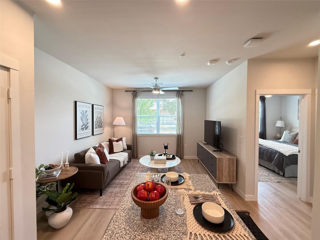 1610 Campbell Rd - Photo 3