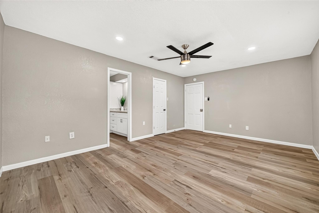 552 Roanoke Drive - Photo 14