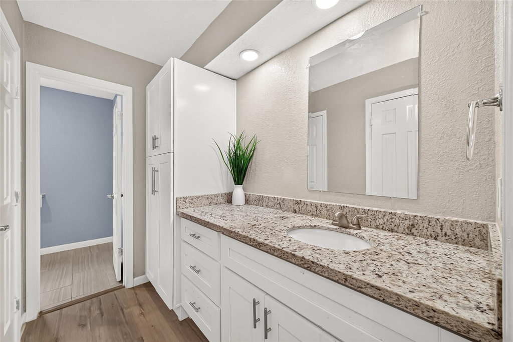 552 Roanoke Drive - Photo 15