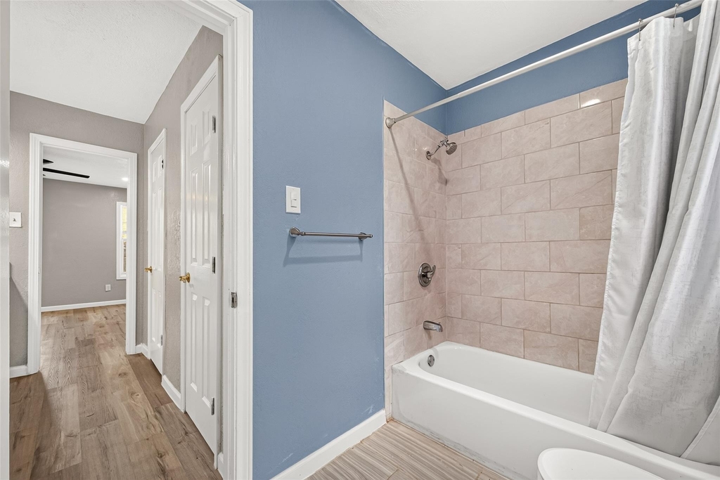 552 Roanoke Drive - Photo 17