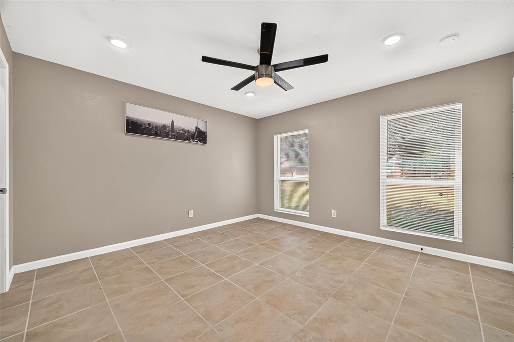552 Roanoke Drive - Photo 10