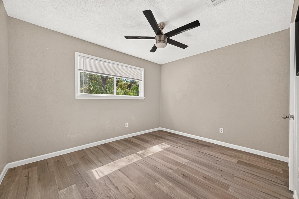 552 Roanoke Drive - Photo 22