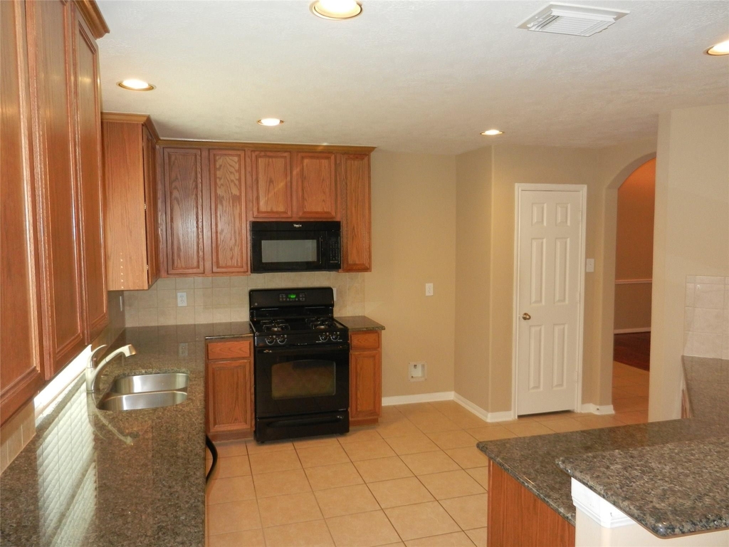 7810 Foster Brook Lane - Photo 9