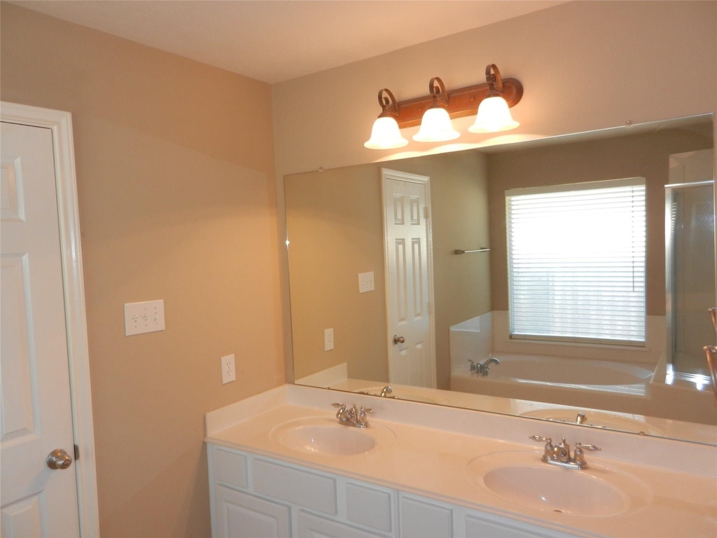 7810 Foster Brook Lane - Photo 16