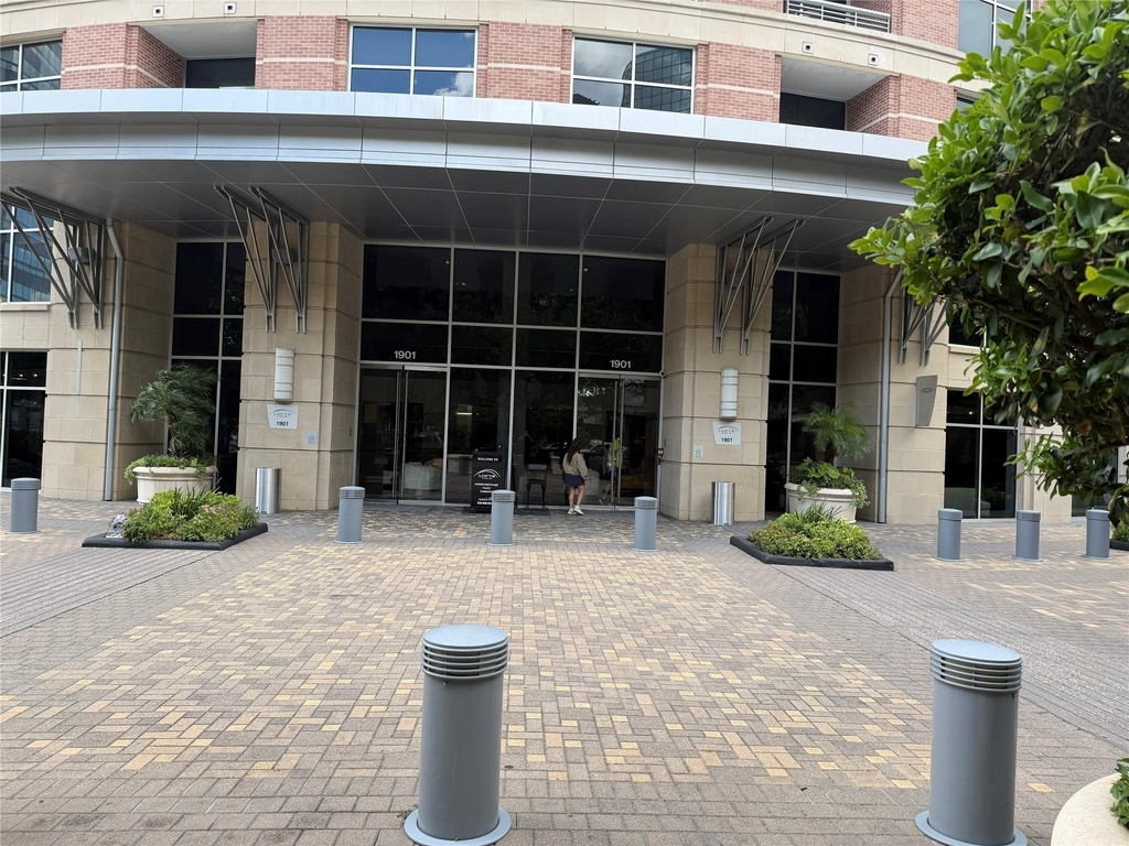 1901 Post Oak Boulevard - Photo 2
