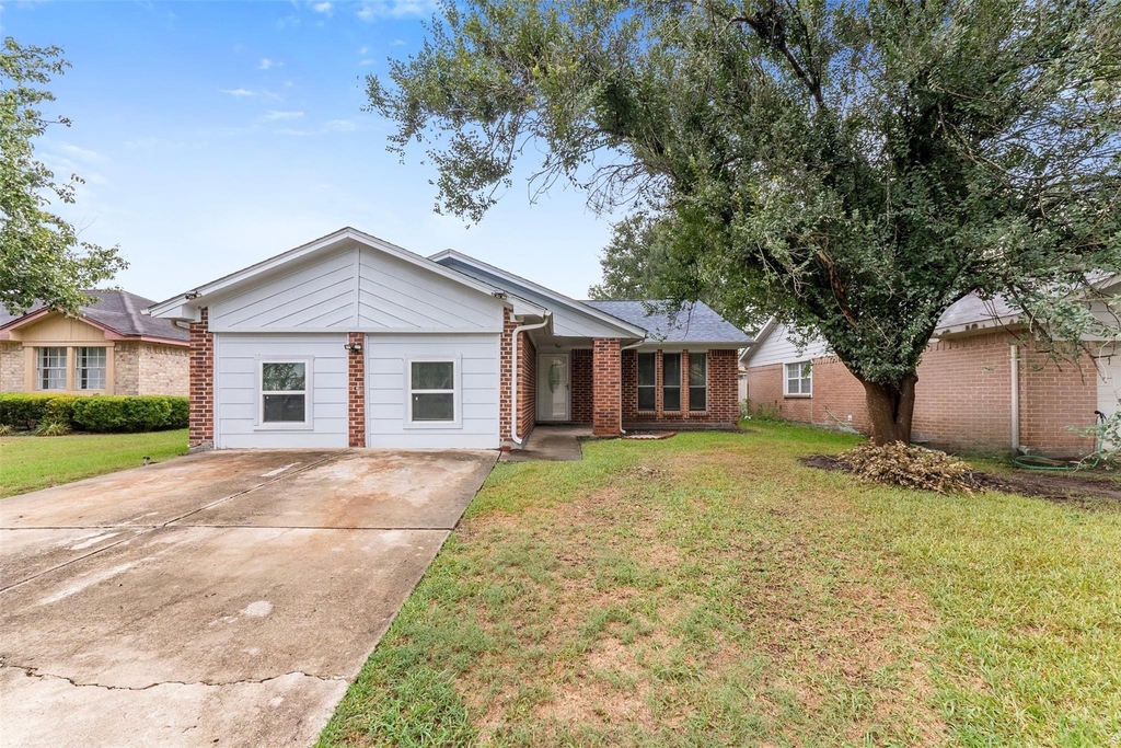 7427 Londres Drive - Photo 0