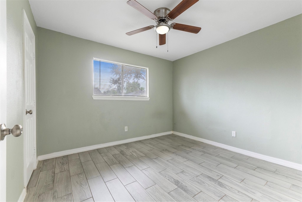 7427 Londres Drive - Photo 13
