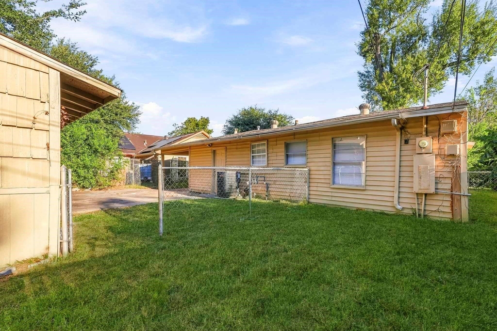 5418 Ridgeway Drive - Photo 2