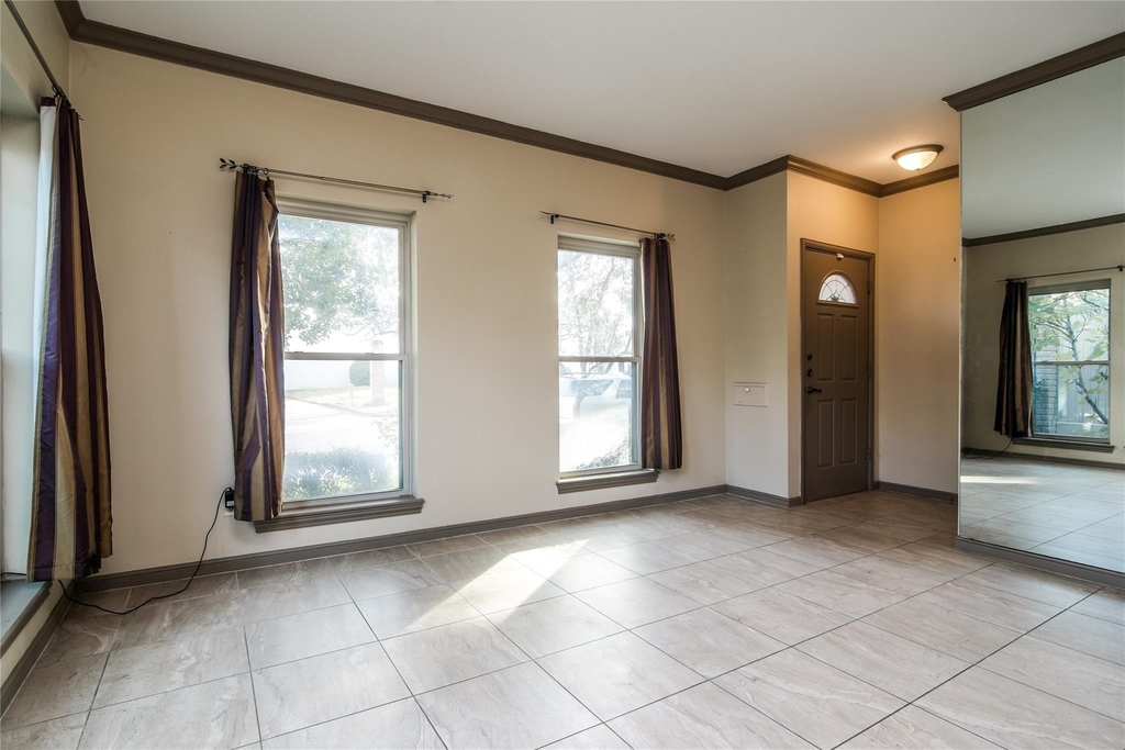 8602 Oakford Drive - Photo 3