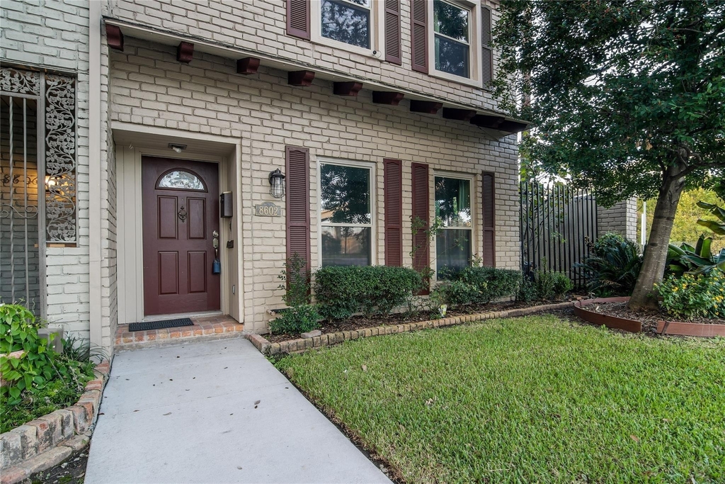 8602 Oakford Drive - Photo 2