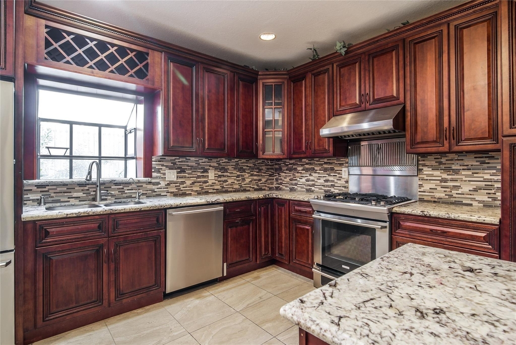 8602 Oakford Drive - Photo 6