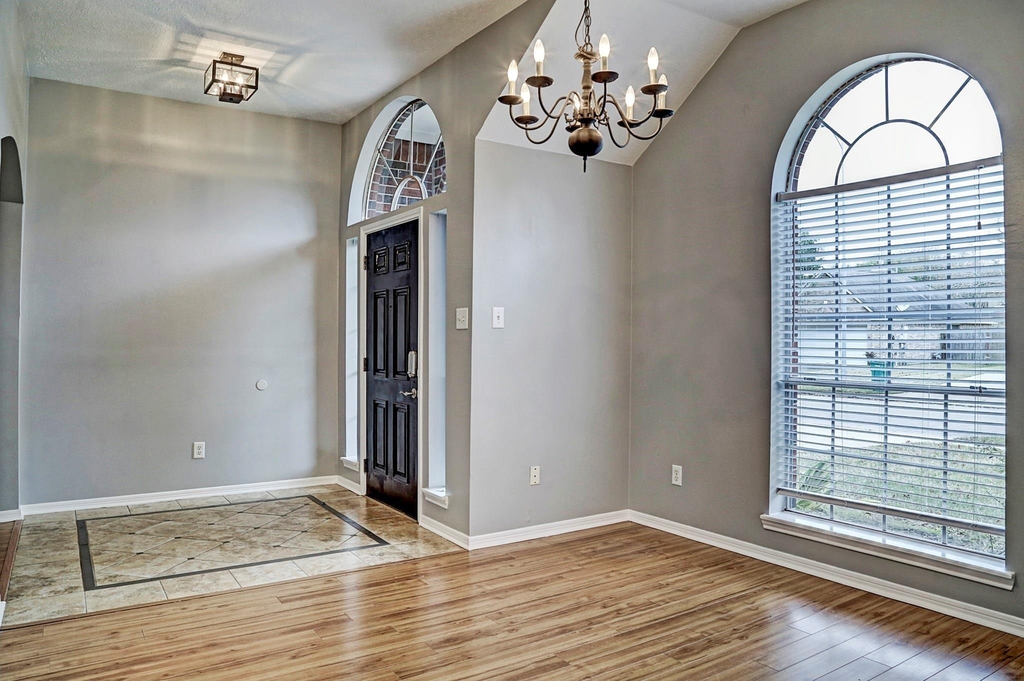 1925 Florida Drive - Photo 5