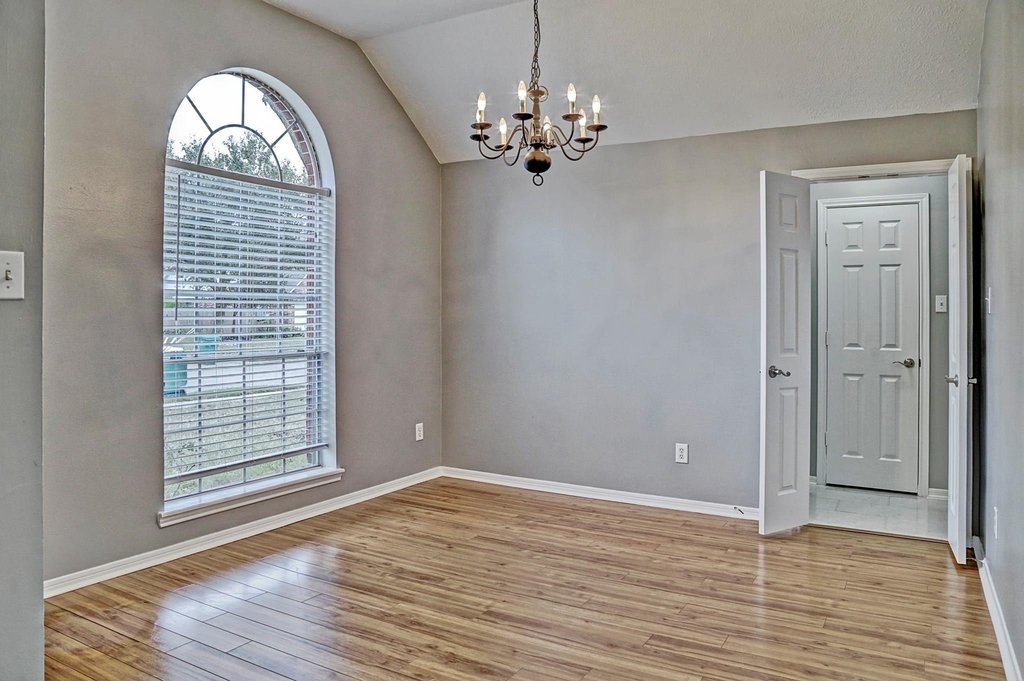 1925 Florida Drive - Photo 4