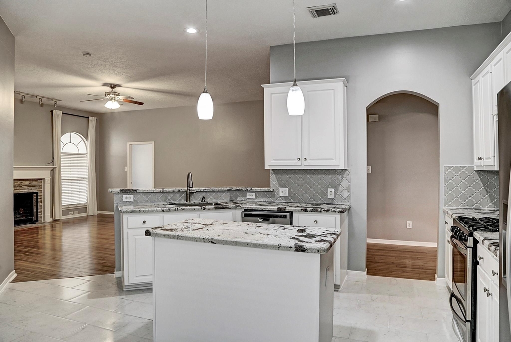 1925 Florida Drive - Photo 6