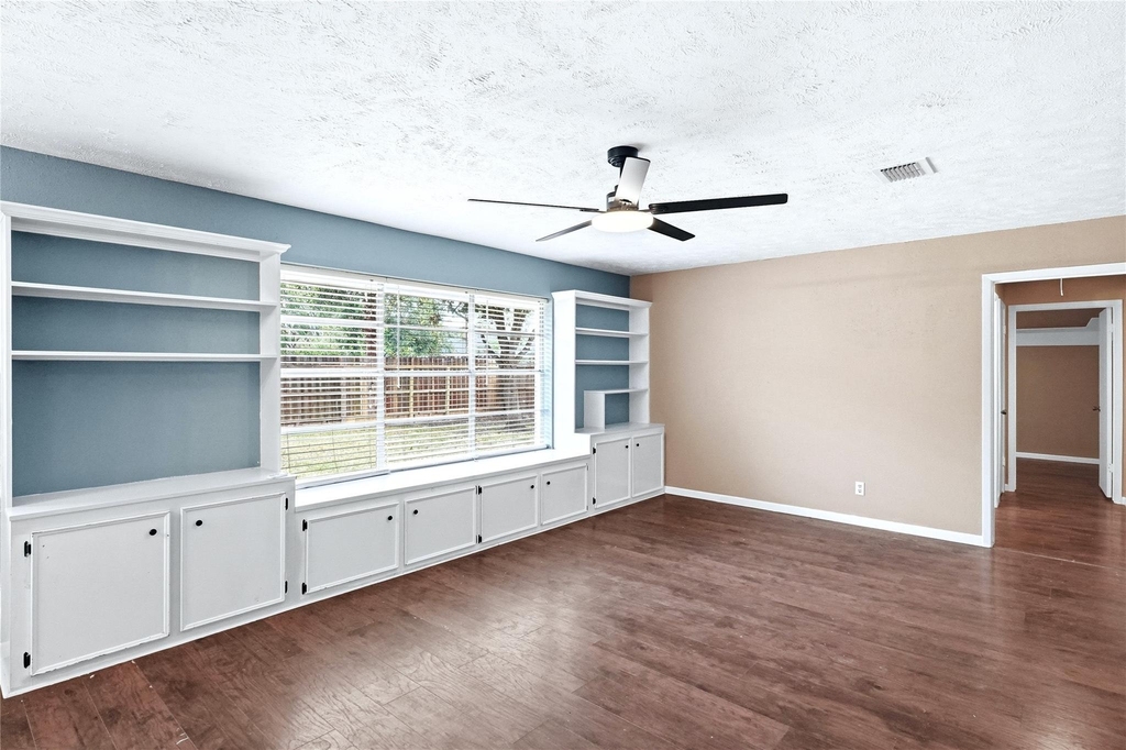 2204 Mimosa Court - Photo 6