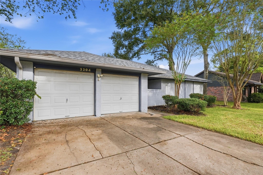 2204 Mimosa Court - Photo 1