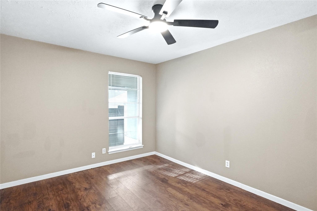 2204 Mimosa Court - Photo 10