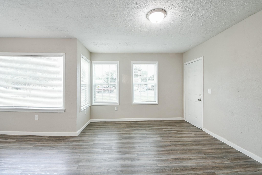 319 Rustic Drive - Photo 7