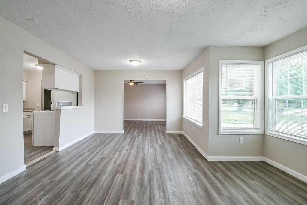 319 Rustic Drive - Photo 4